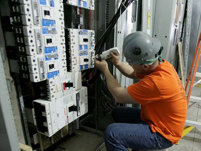 Industrial-switchboard-training